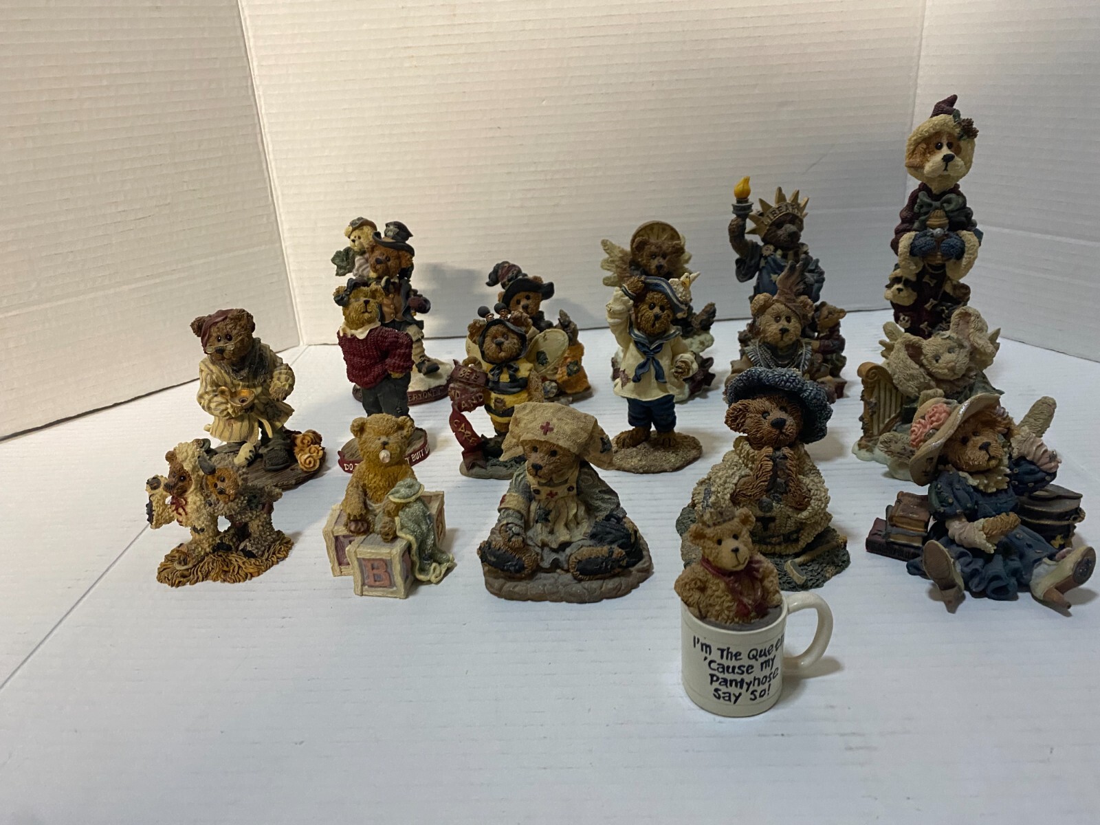17  BOYDS AND BEARS COLLLECTION *