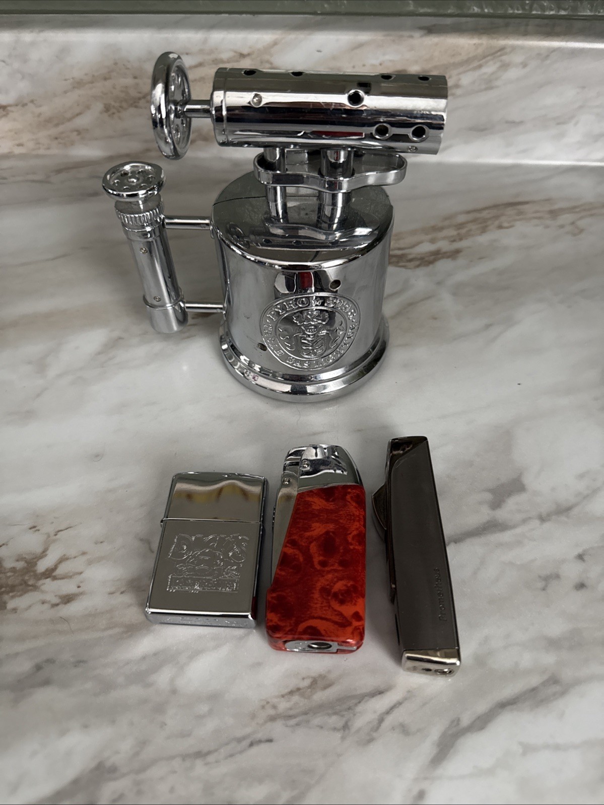 VINTAGE  VECTOR  PYRO STAR  TABLE GAS LIGHTER  And Extras