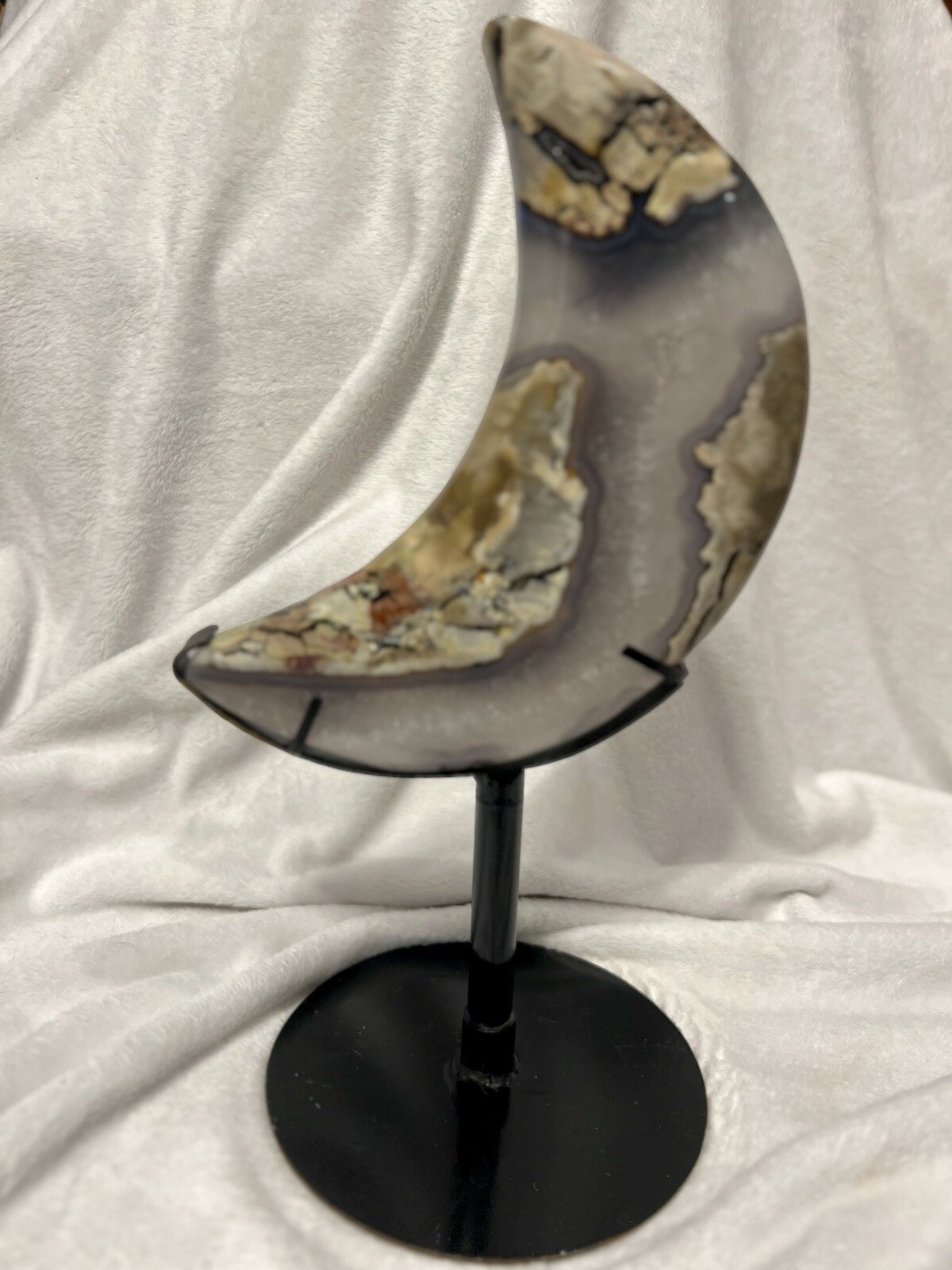 XL Druzy Volcano Agate Moon (10 1/2 in./almost 7 lbs.) Nice Strong UV Reactive XL Druzy Volcano Agate Moon (10 1/2 in./almost 7 lbs.) Nice Strong UV Reactive
