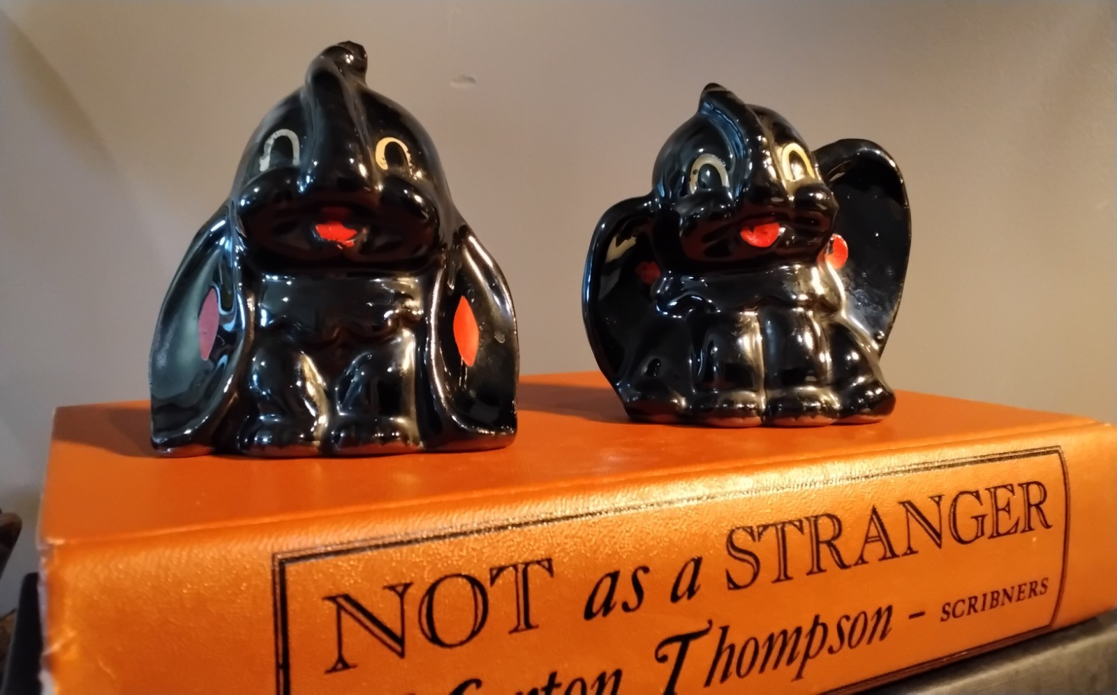 Vtg Black ELEPHANT Salt & Pepper Shakers Redware Art Pottery Made in Japan Cute