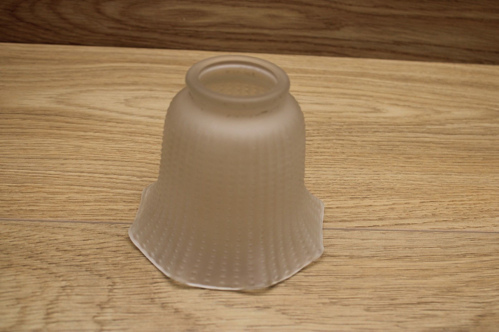 Vintage Frosted Hobnail Glass Tulip Lamp Shade Ruffled Replacement Globe Vintage Frosted Hobnail Glass Tulip Lamp Shade Ruffled Replacement Globe
