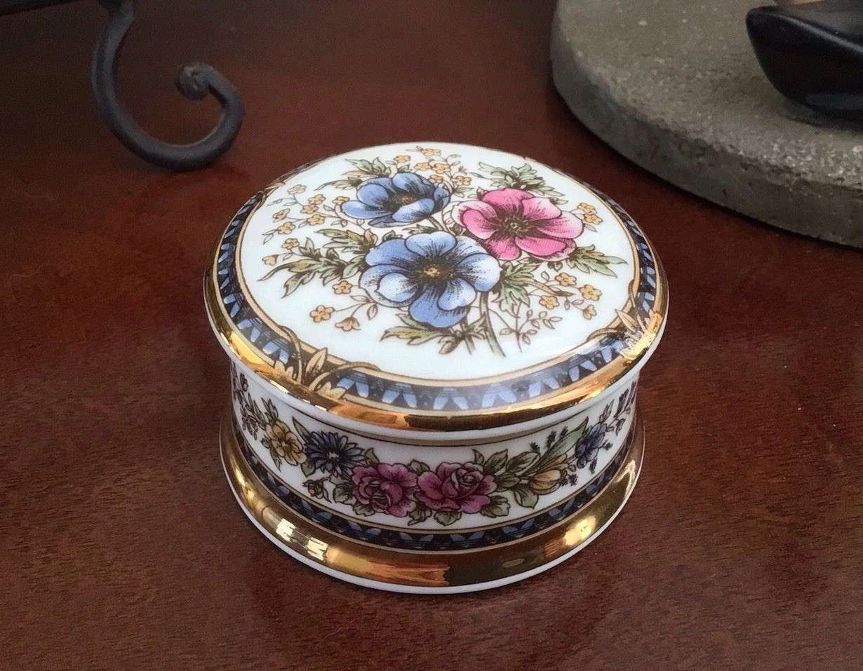 Victoriana by Falcon China~Staffordshire-England Buttercups Trinket Ring Holder