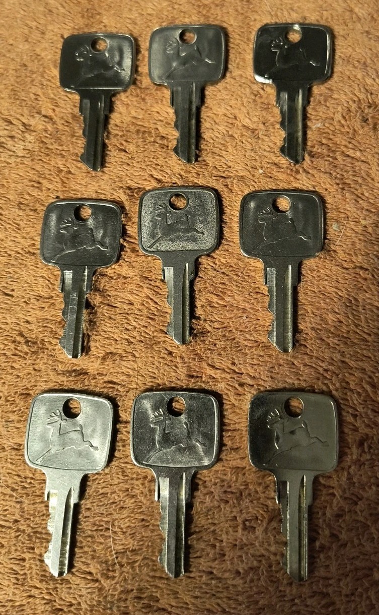 9 Vintage John Deere Tractor Keys Leaping Deere Logo All Same Cut 9 Vintage John Deere Tractor Keys Leaping Deere Logo All Same Cut