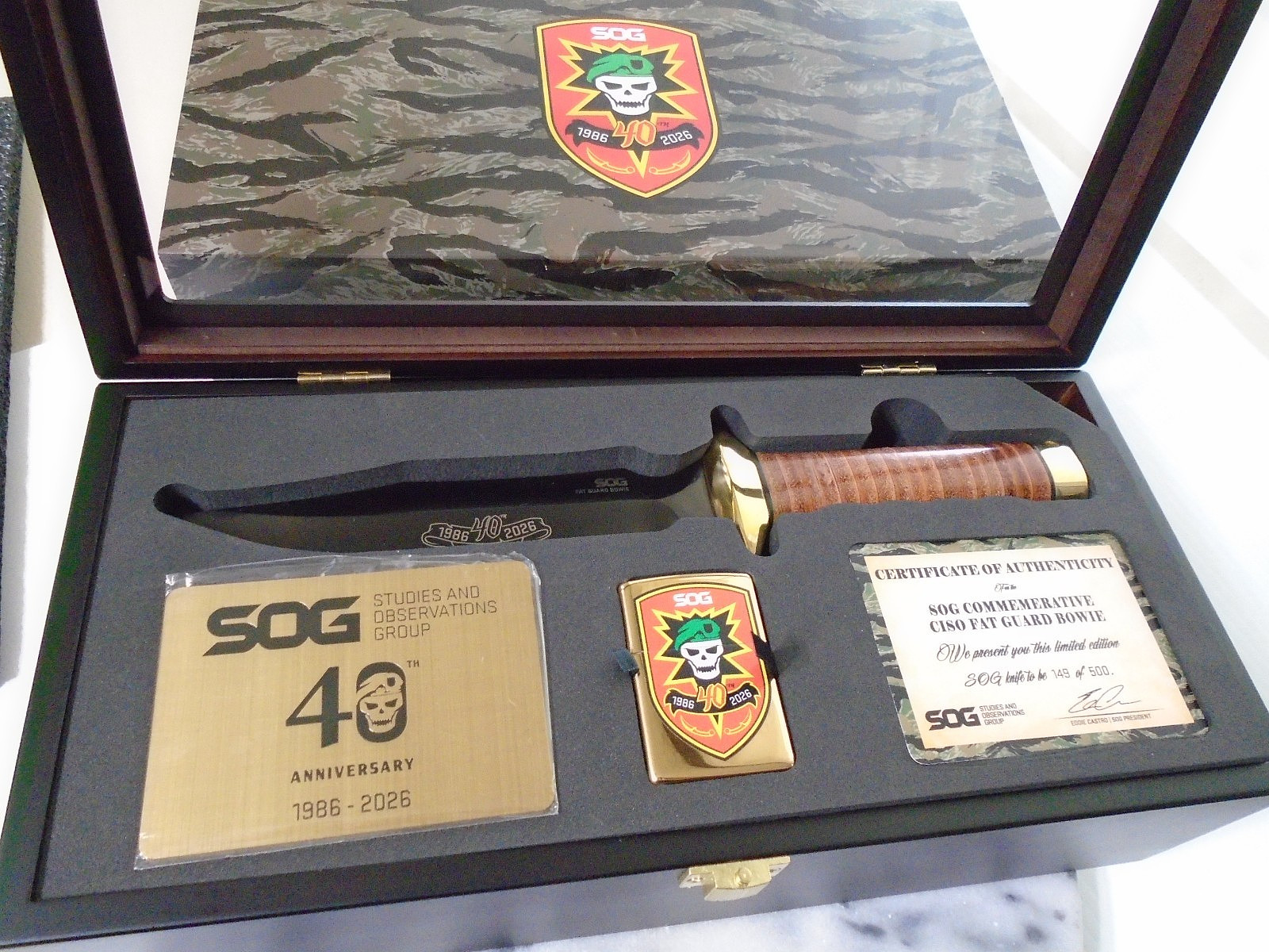 SOG 40th Anniversary Bowie Knife Aus-8 Zippo Limited Set SOG-S40B-BX Wood Case SOG 40th Anniversary Bowie Knife Aus-8 Zippo Limited Set SOG-S40B-BX Wood Case