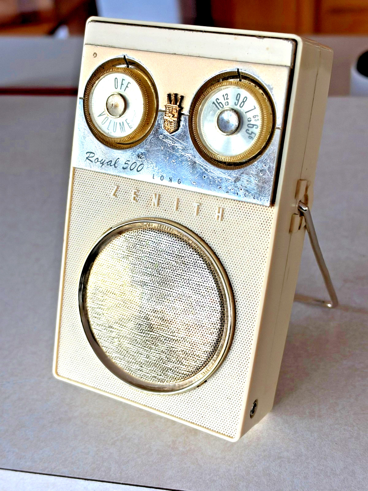 Zenith Royal 500 E1 Transistor Radio - Restored Zenith Royal 500 E1 Transistor Radio - Restored