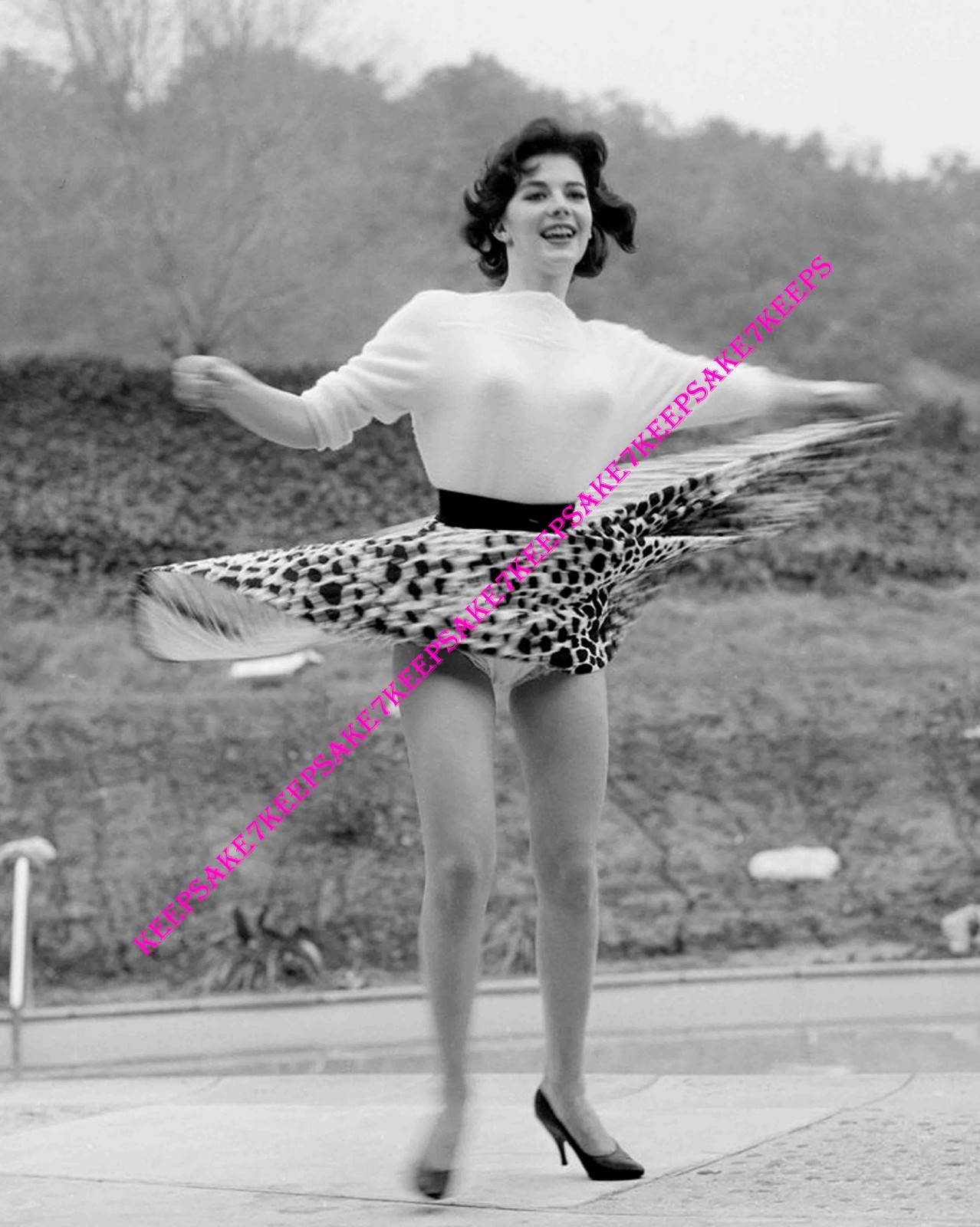 LEGGY DANCER TWIRLING 8 X 10 PHOTO LEGGY UPSKIRT Z-TWIRLING