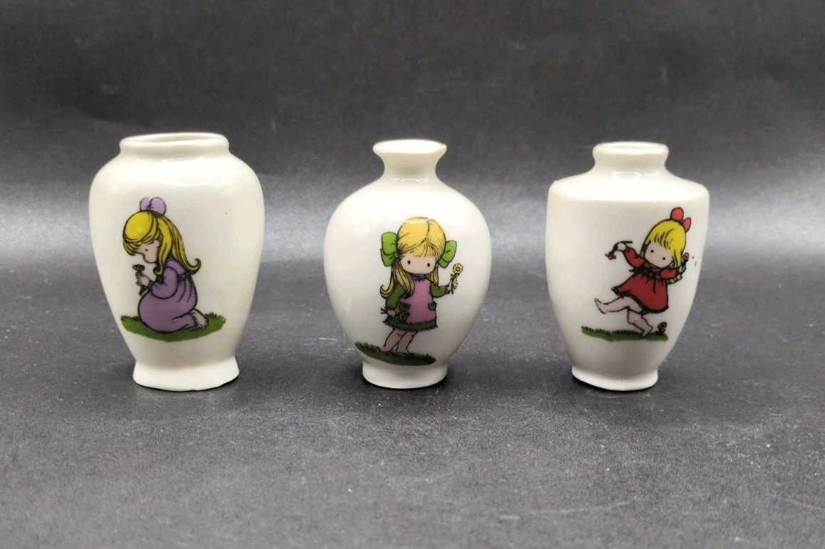 Joan Walsh Anglund Mini Bud Vases New Vintage Excellent Condition Set of 3 Vases Joan Walsh Anglund Mini Bud Vases New Vintage Excellent Condition Set of 3 Vases
