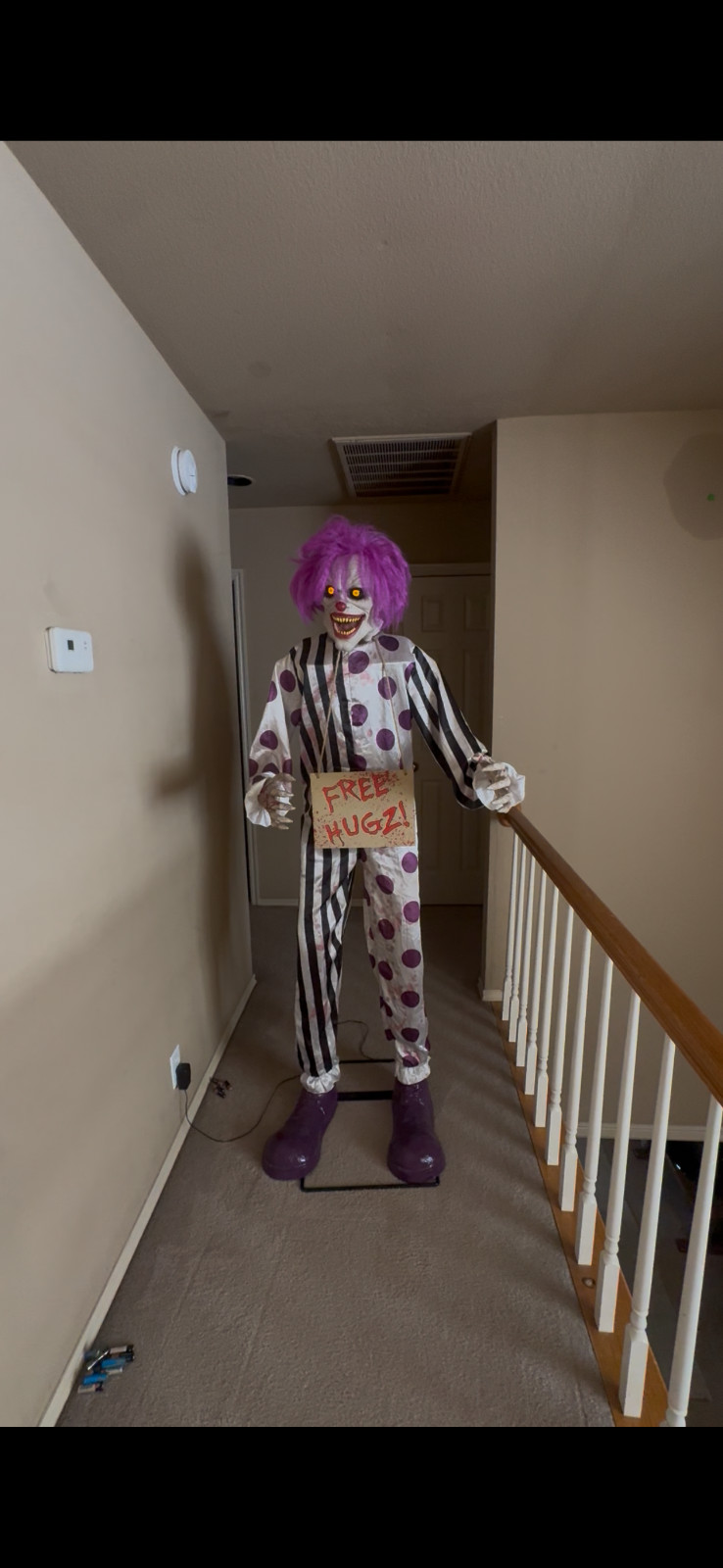 Spirit Halloween Animated Life-Size Animatronic Prop Hugz the Clown