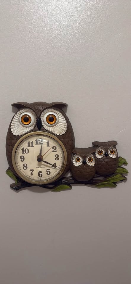 Vintage 70’s Retro Burwood Products Owl Family Wall Clock WORKS Model 0457