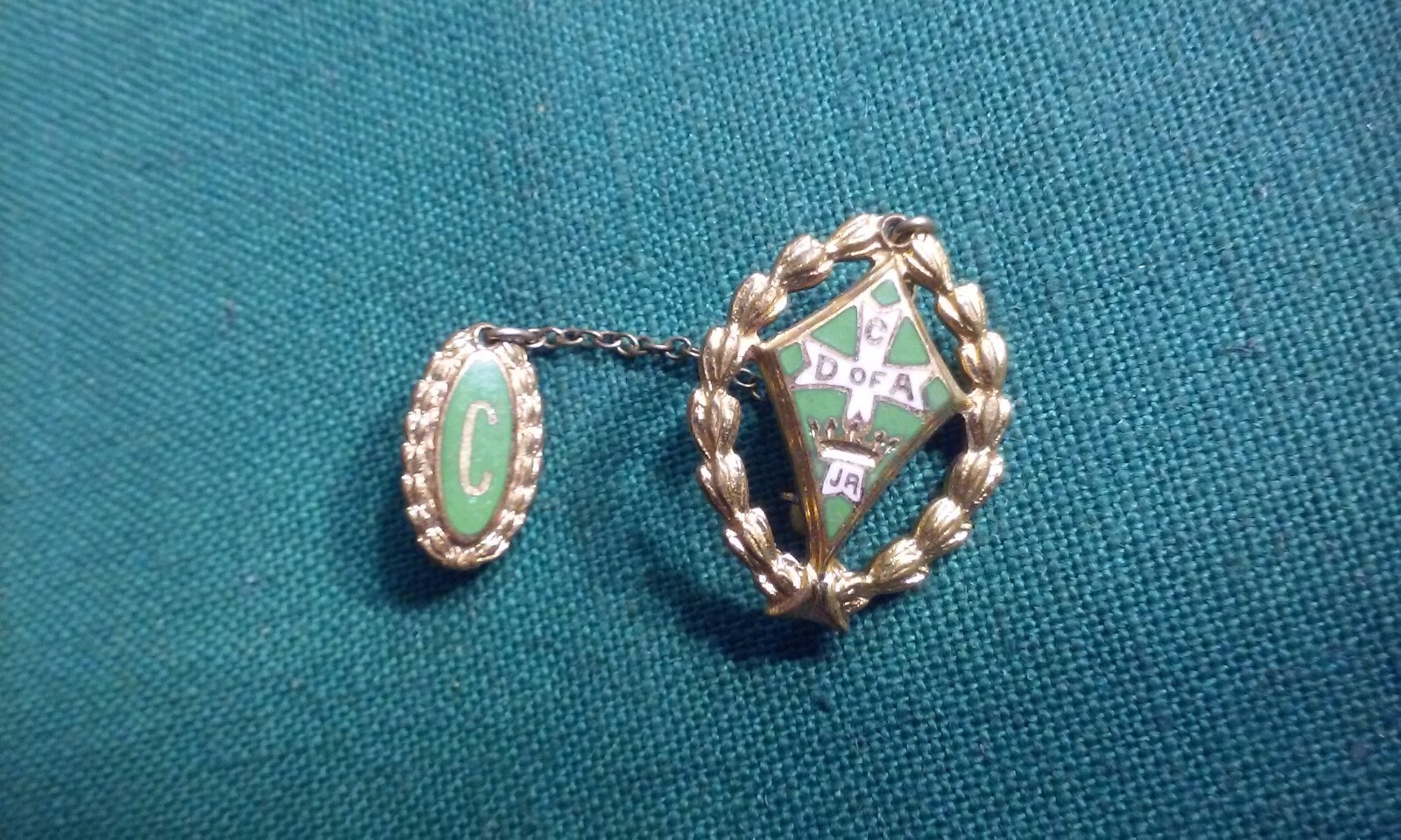 Vintage Catholic Daughters Of America Jr Green Enamel & Gold Tone Lapel Pin