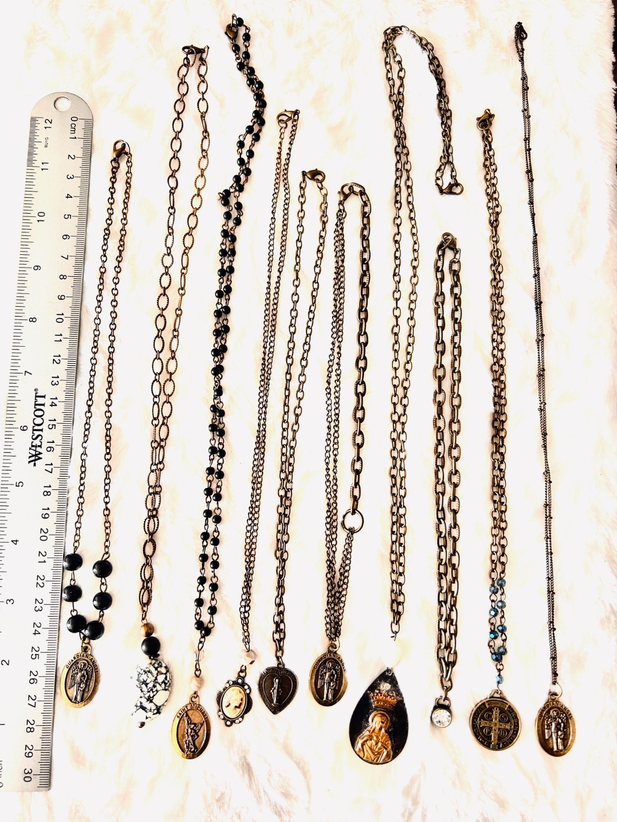 Vintage Religious Antique Gold Necklace jewelry lot #1001 (bundle of 10) Vintage Religious Antique Gold Necklace jewelry lot #1001 (bundle of 10)
