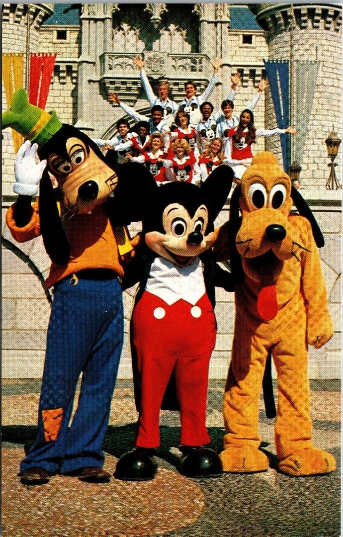 Vintage Mickey Mouse Goofy Pluto Pose Walt Disney Entertainment Groups Postcard