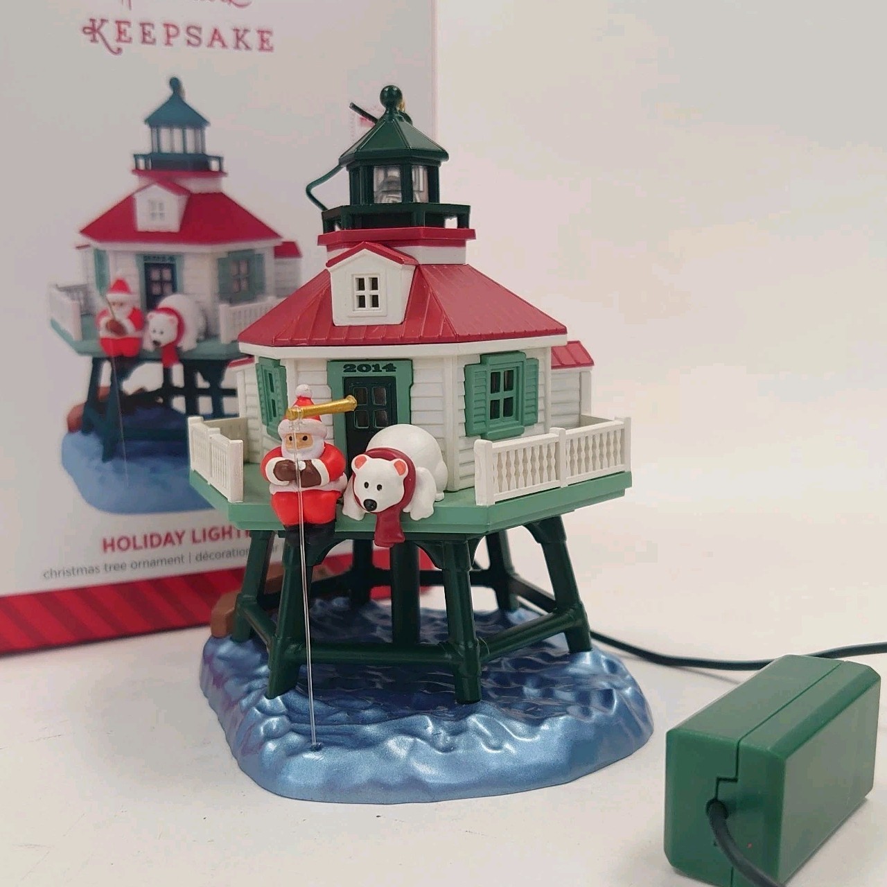 2014 HALLMARK KEEPSAKE Holiday Lighthouse Santa/Bear Fishing Uses Magic Cord