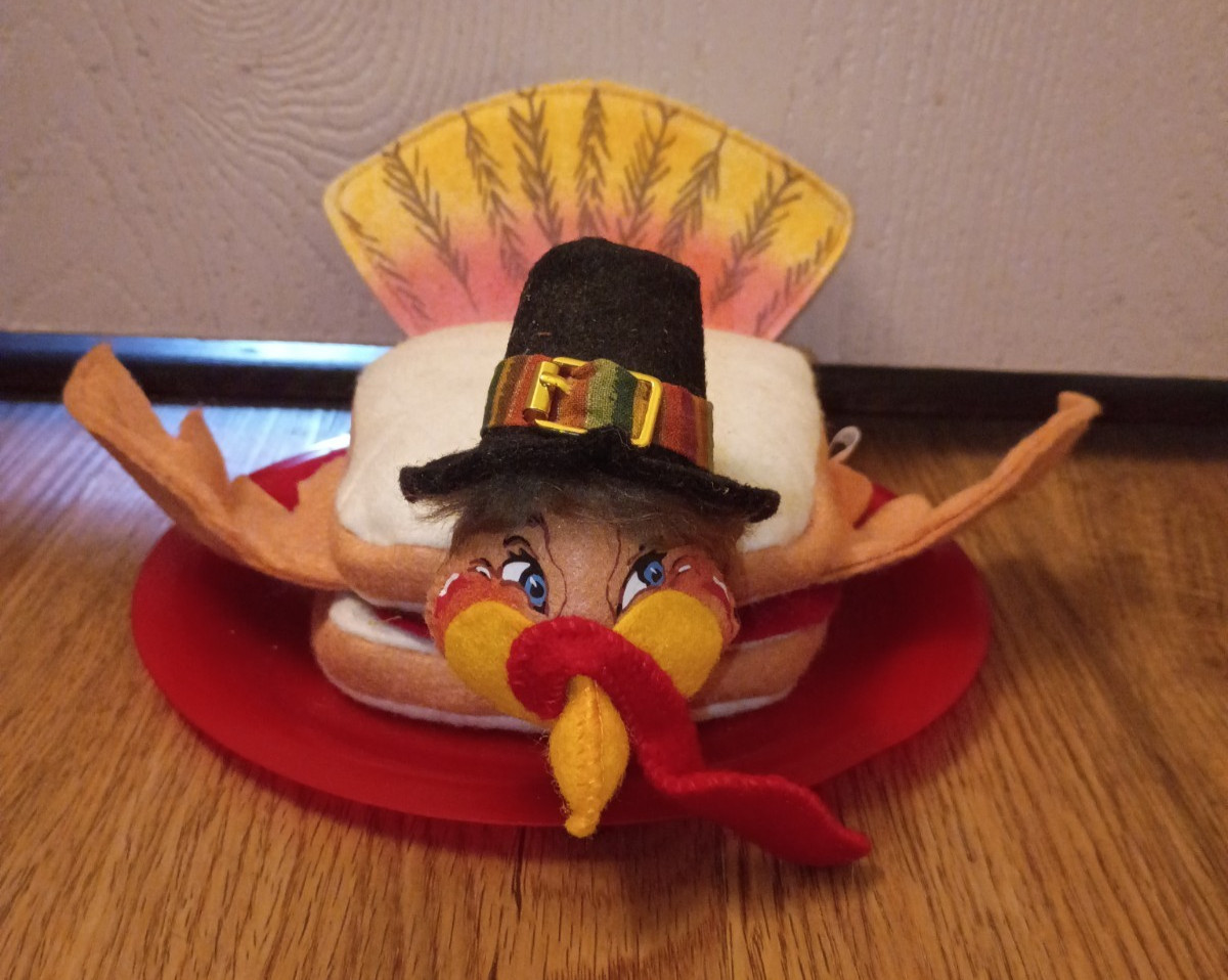 2010 Annalee Gobbler Turkey Sandwich 75th 351310 Doll 7” Posable Wings RARE 2010 Annalee Gobbler Turkey Sandwich 75th 351310 Doll 7” Posable Wings RARE