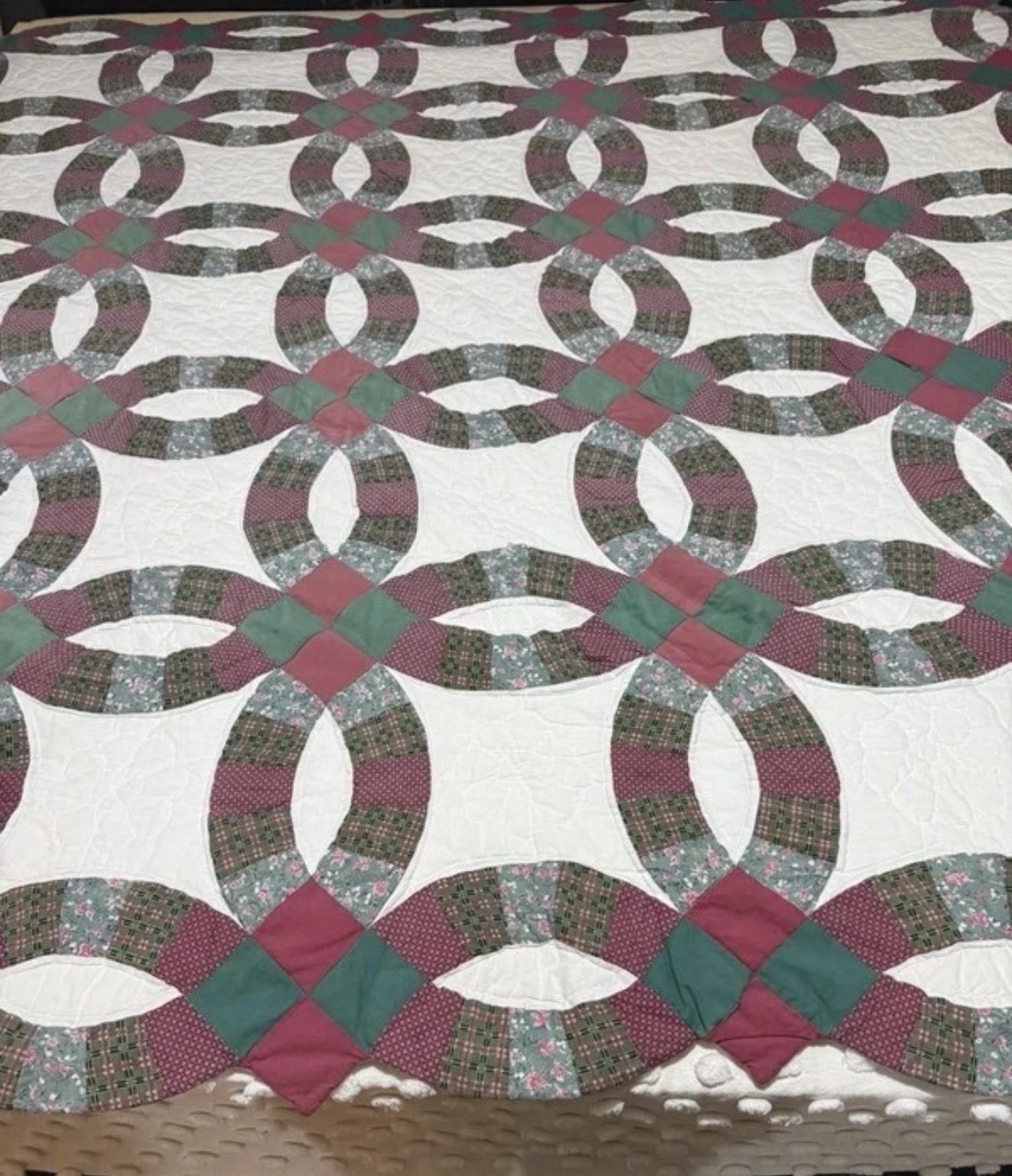 Vintage double wedding ring quilt-80x80”