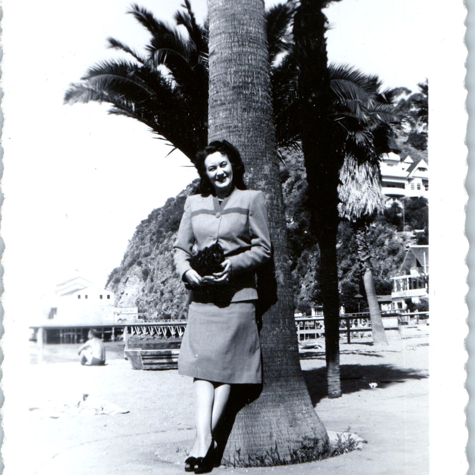 c1940s Avalon Santa Catalina Island CA Snapshot Photo Cute Woman Palm Tree Beach c1940s Avalon Santa Catalina Island CA Snapshot Photo Cute Woman Palm Tree Beach