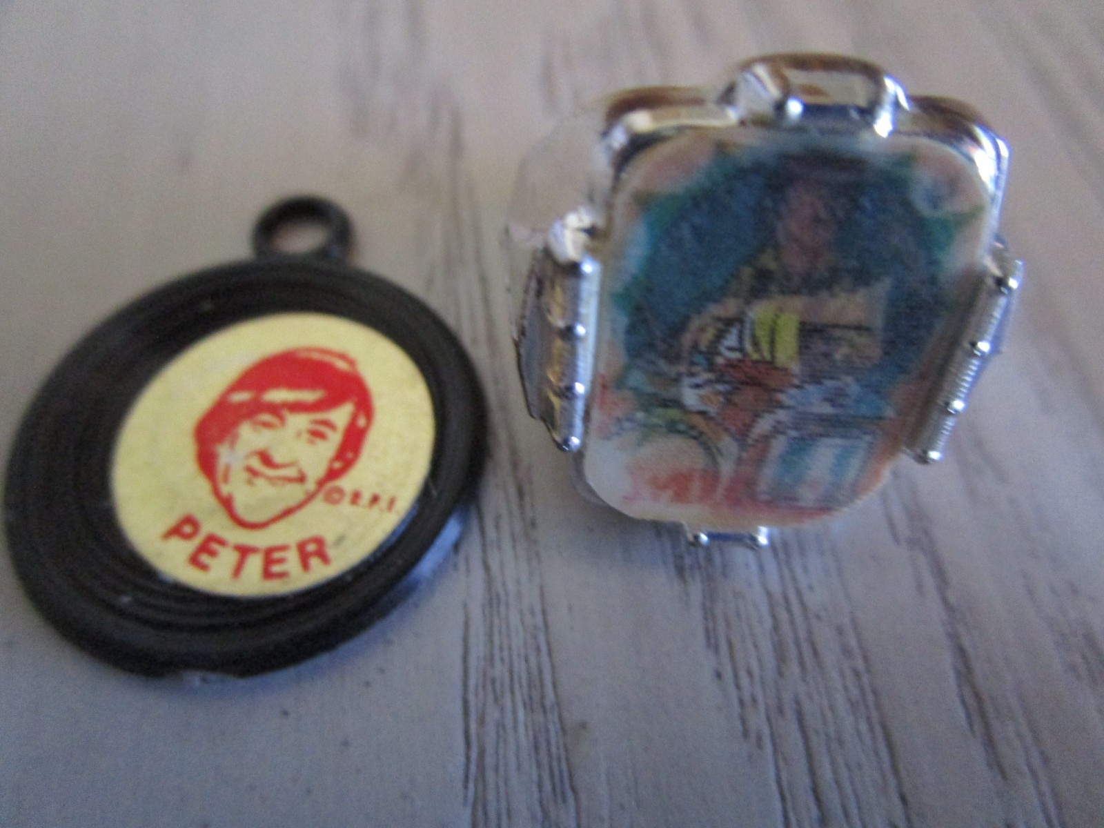 HTF VINTAGE THE MONKEYS ROCK BAND PLASTIC FLICKER RING & RECORD PETER CHARM