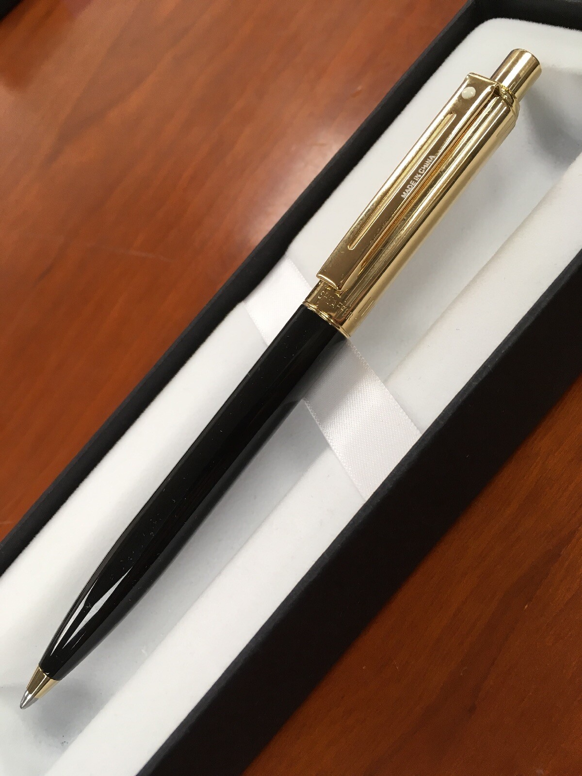 Sheaffer Sentinel Signature Gold Tone / Black Ballpoint Pen Sheaffer Sentinel Signature Gold Tone / Black Ballpoint Pen