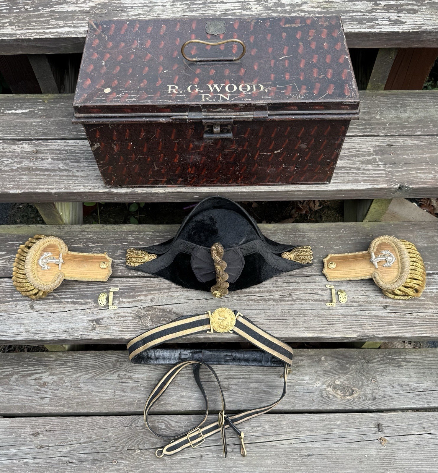 Antique British Royal Navy Officer’s Bicorn Hat Epaulettes Belt Sword Hanger Box Antique British Royal Navy Officer’s Bicorn Hat Epaulettes Belt Sword Hanger Box