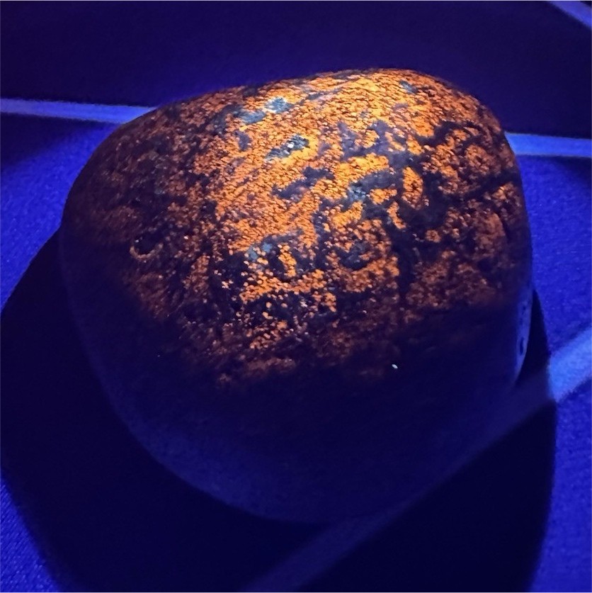 Smooth Yooperlite Beach Pebble Michigan UV Glow Rock 365nmSodaliteSpecimen 5.7oz Smooth Yooperlite Beach Pebble Michigan UV Glow Rock 365nmSodaliteSpecimen 5.7oz