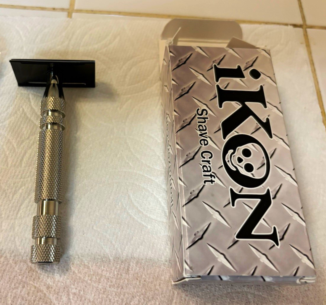 iKon ShaveCraft Double Edge Metal Safety Razor Silver Handle Black Head w/ Box iKon ShaveCraft Double Edge Metal Safety Razor Silver Handle Black Head w/ Box