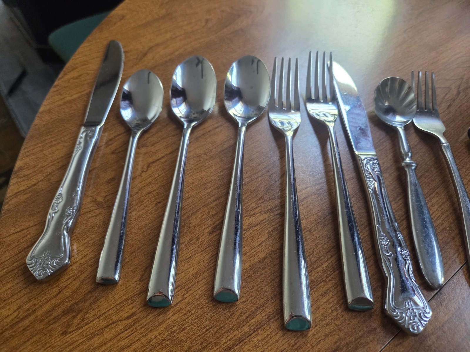 9 piece flatware heavy stainless Cambridge and oneida excellent condition 9 piece flatware heavy stainless Cambridge and oneida excellent condition