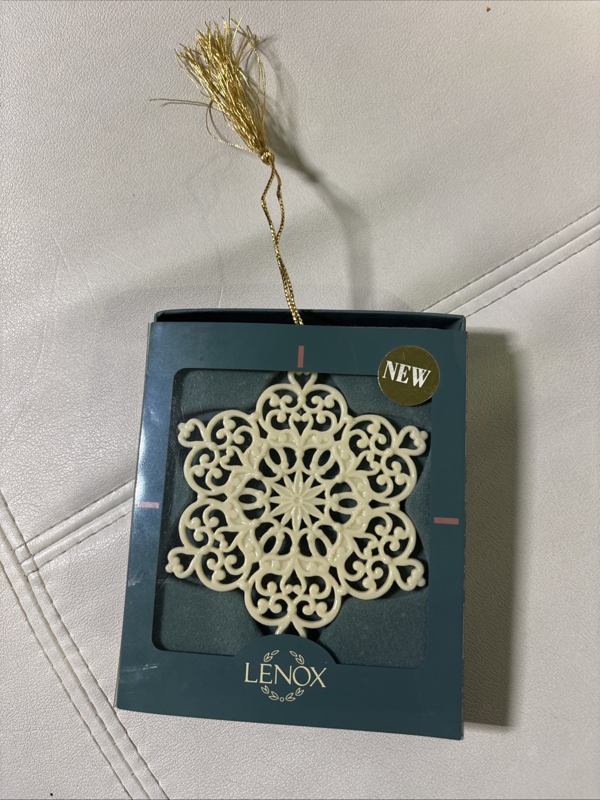 1998 LENOX ANNUAL SNOWFLAKE ORNAMENT in ORIGINAL BOX PORCELAIN CHRISTMAS