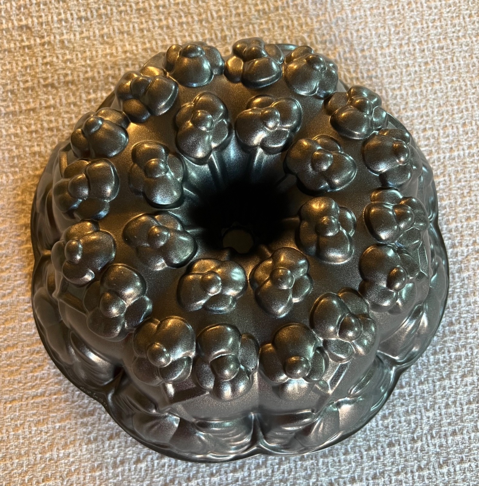 Nordic Ware 10 Cup Violet Bundt Pan Nordic Ware 10 Cup Violet Bundt Pan