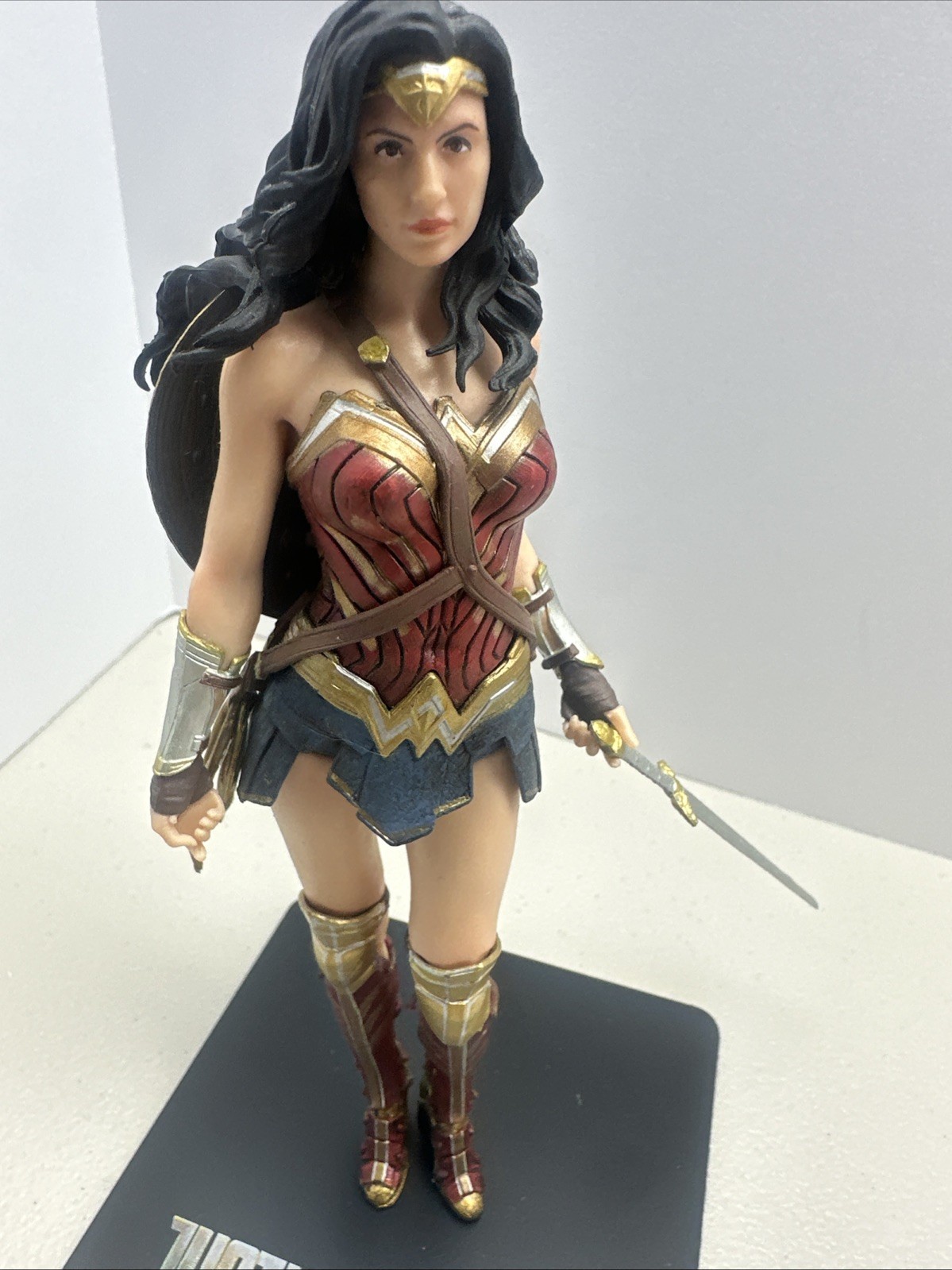 Justice League 1/10 Scale Wonder Woman Statue - Kotobukiya ArtFX+ DC No Arrow Justice League 1/10 Scale Wonder Woman Statue - Kotobukiya ArtFX+ DC No Arrow