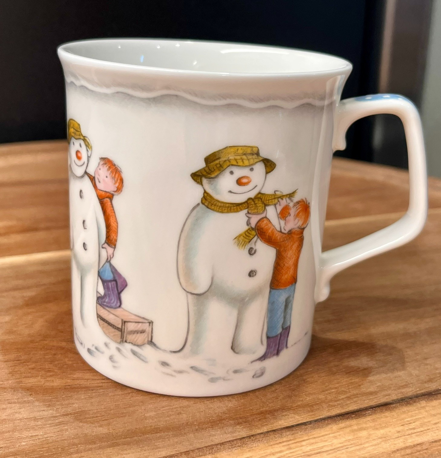 Royal Doulton Vintage 1985 Building the Snowman mug, 1985 Bone China Royal Doulton Vintage 1985 Building the Snowman mug, 1985 Bone China