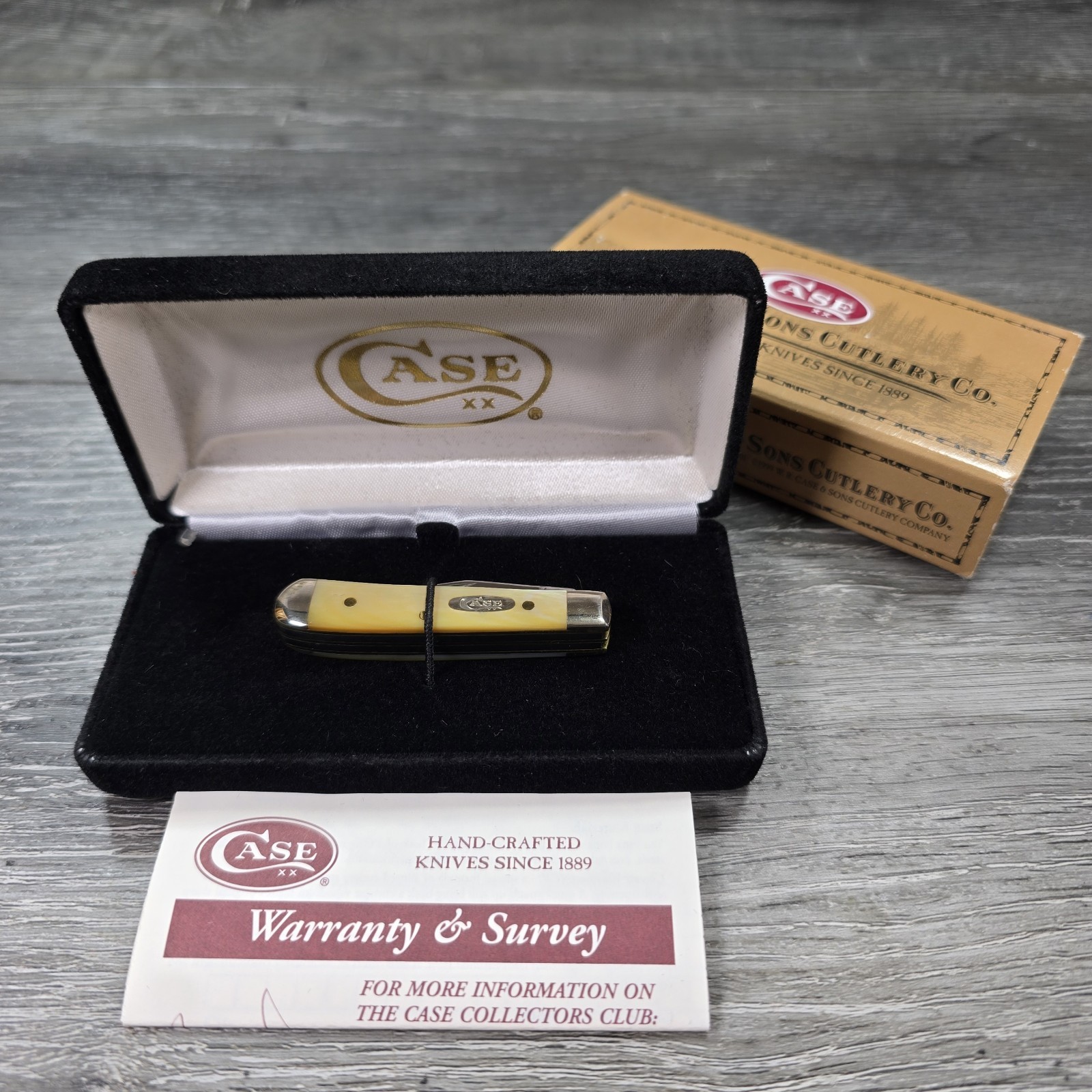 2004 CASE XX 82154 SS GOLD MOTHER OF PEARL TINY TRAPPER W/ BOX & PAPERWORK NOS 2004 CASE XX 82154 SS GOLD MOTHER OF PEARL TINY TRAPPER W/ BOX & PAPERWORK NOS