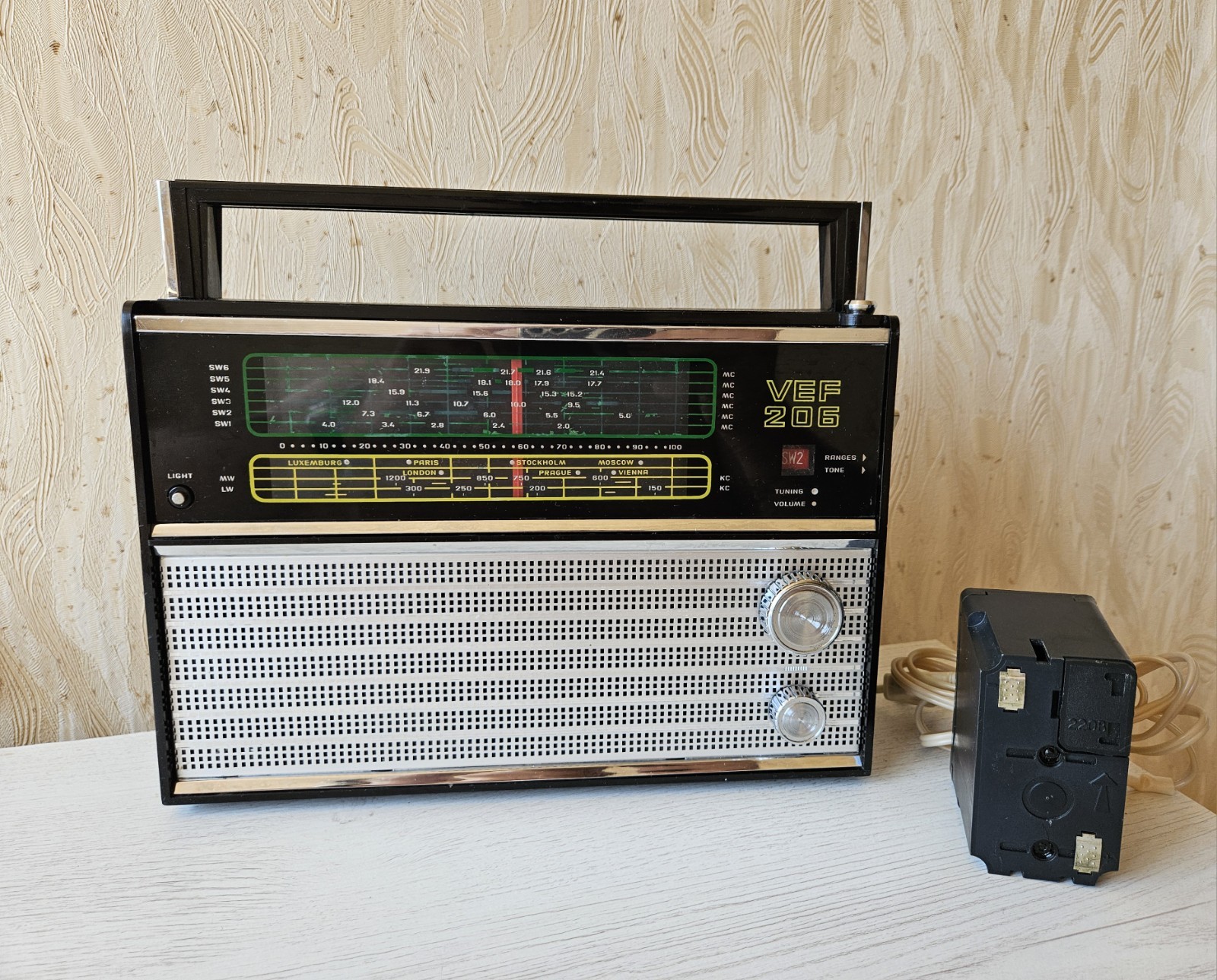 VEF 206 Portable Radio LW, MW, 6 SW Receiver Soviet Union Works Well USSR