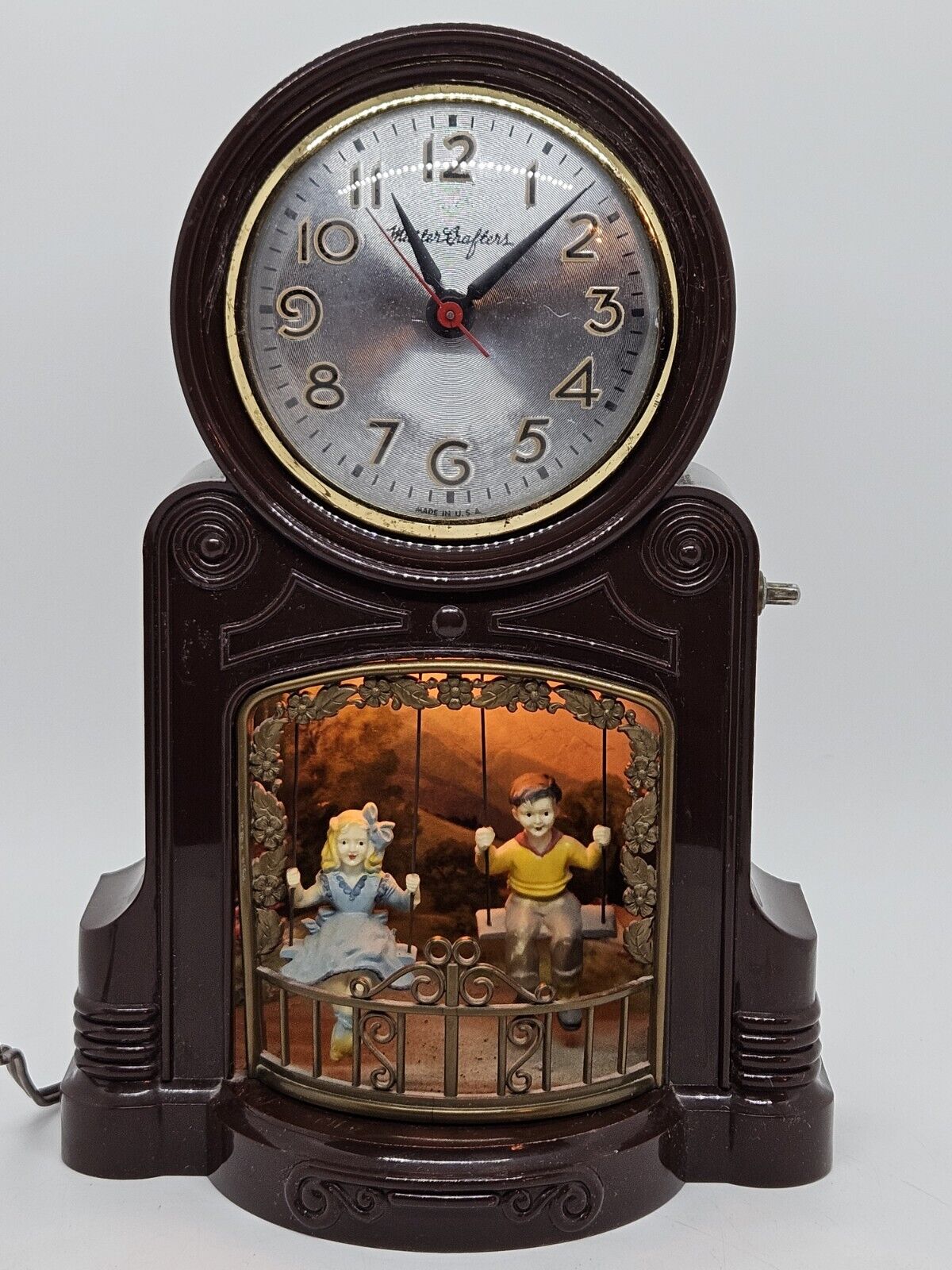 1950's MASTERCRAFTERS Swinging Playmates # 551 Animated Lighted Bakelite Clock