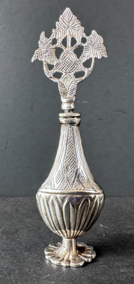 Vintage Persian Hallmarked 800 Silver Screw Top Essential Oud Oil Perfume Bottle Vintage Persian Hallmarked 800 Silver Screw Top Essential Oud Oil Perfume Bottle