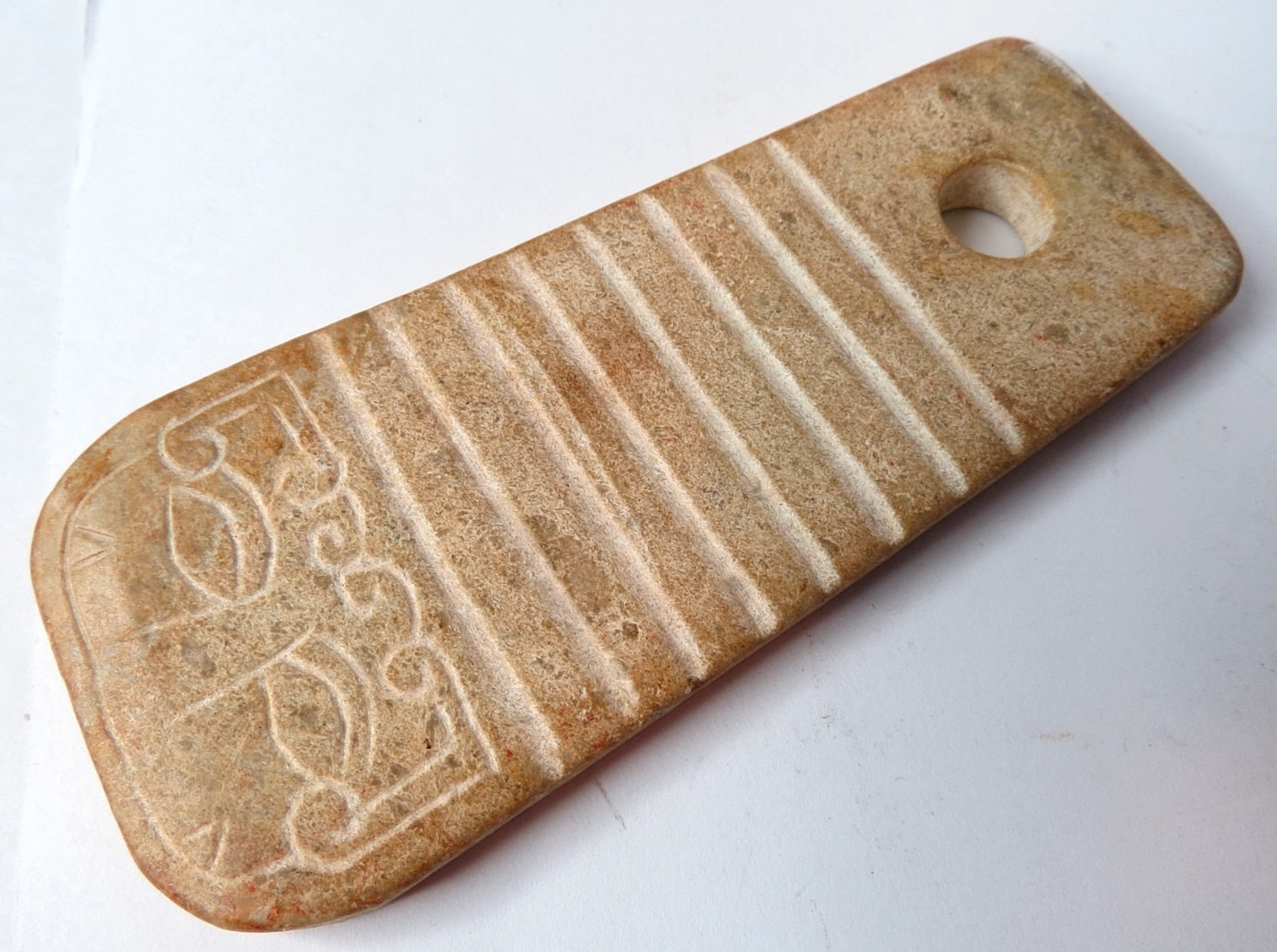 ANCIENT PRE-COLUMBIAN MAYAN JADE ARTIFACT CURVED PENDANT 4\ ANCIENT PRE-COLUMBIAN MAYAN JADE ARTIFACT CURVED PENDANT 4\