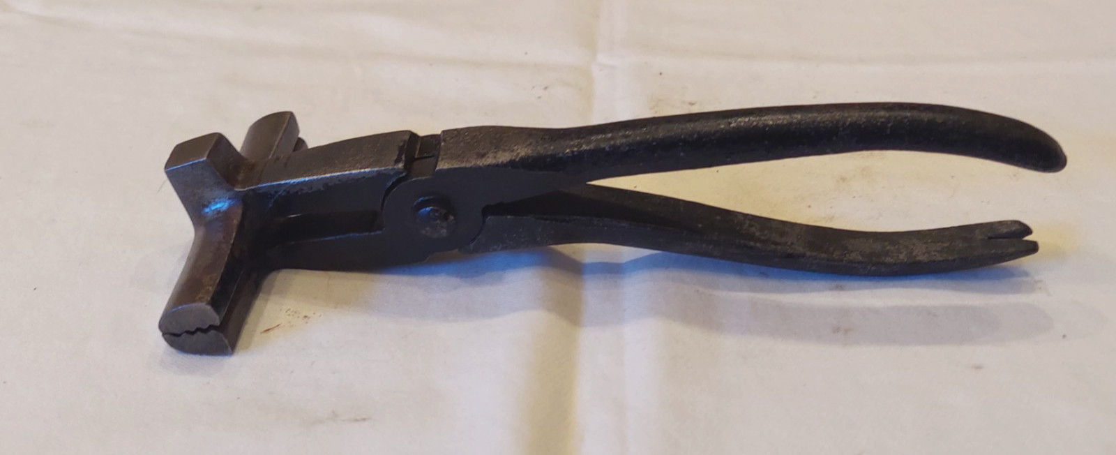 VINTAGE C S OSBORNE FABRIC STRETCHING PLIERS UPHOLSTERY MULTI TOOL USA