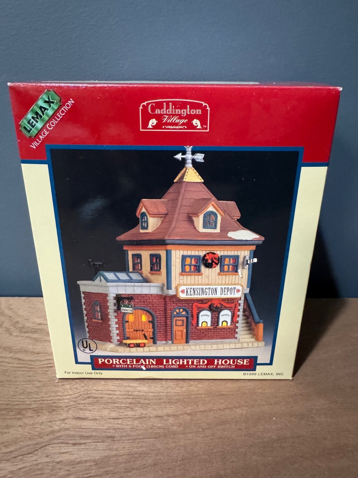 Vintage 1999 Lemax Caddington Village Kensington Depot Porcelain Lighted House Vintage 1999 Lemax Caddington Village Kensington Depot Porcelain Lighted House