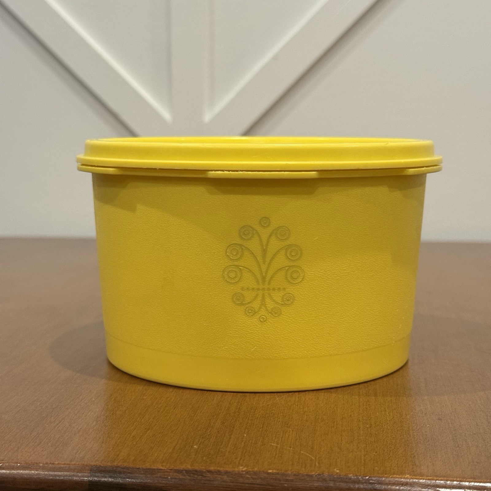 Vtg Tupperware Servalier Canister Yellow w/ Snap On Lid Floral Medallion 1298-13