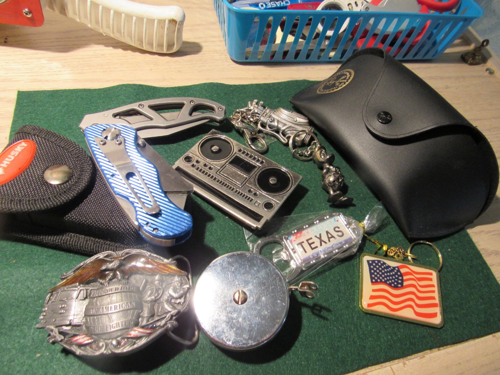 Junk Drawer lot of items, Ray ban case, Gerber & Husky Knives, keychains etc. Junk Drawer lot of items, Ray ban case, Gerber & Husky Knives, keychains etc.
