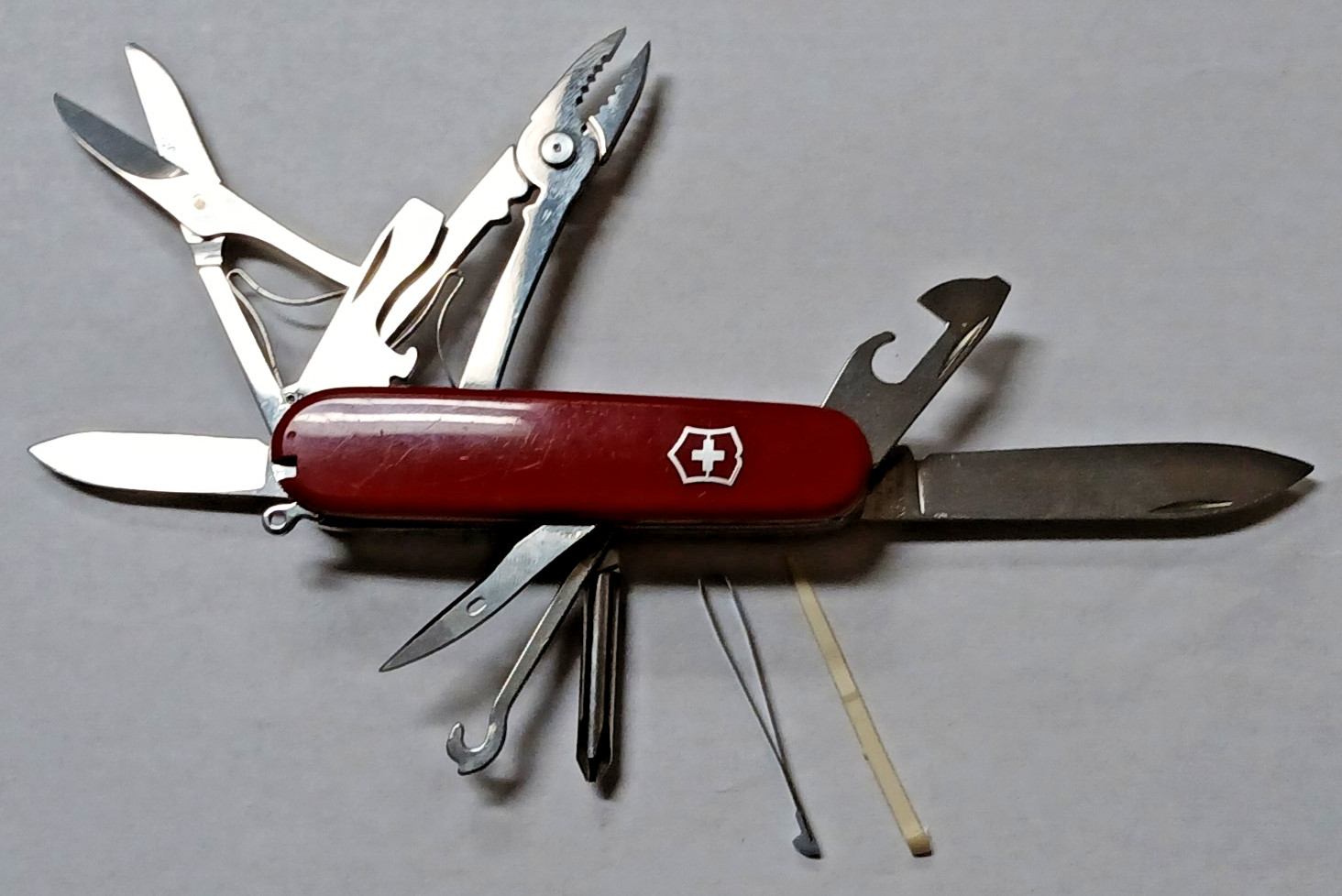 VINTAGE VICTORINOX DELUX TINKER SWISS ARMY STAINLESS POCKET KNIFE VINTAGE VICTORINOX DELUX TINKER SWISS ARMY STAINLESS POCKET KNIFE