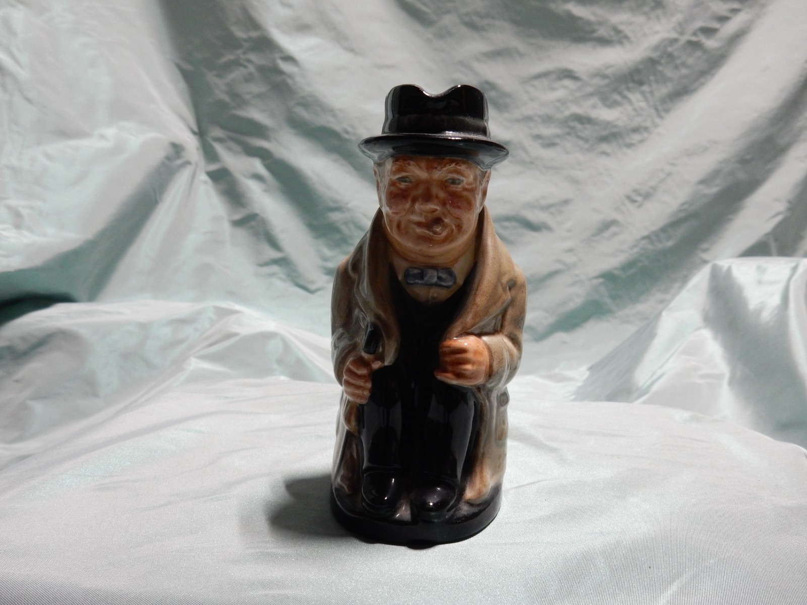 Royal Doulton Winston Churchill Medium Character Toby Jug D6172 Royal Doulton Winston Churchill Medium Character Toby Jug D6172