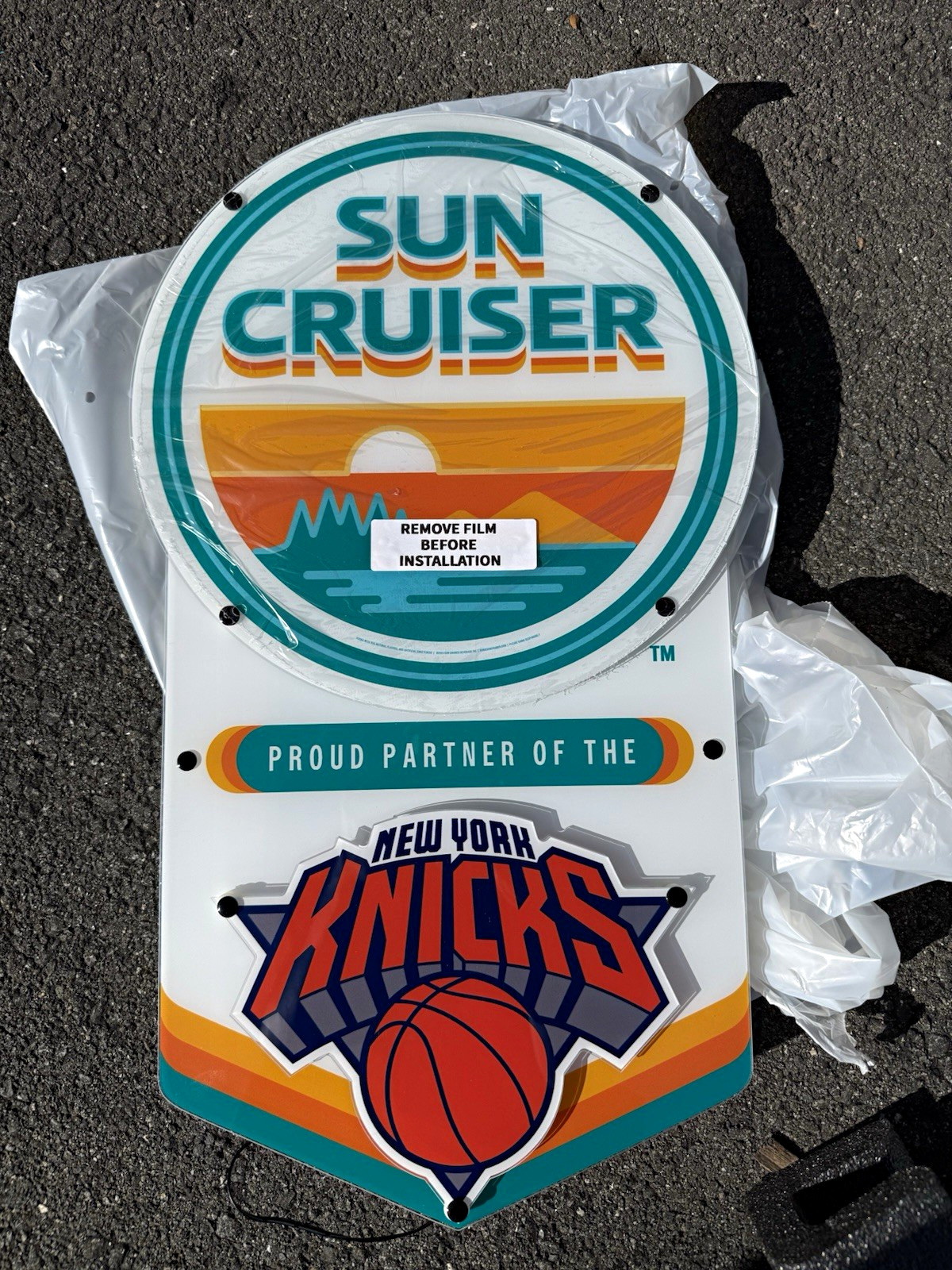 Sun Cruiser New York Knicks Lighted Beer Sign. Man cave Sun Cruiser New York Knicks Lighted Beer Sign. Man cave