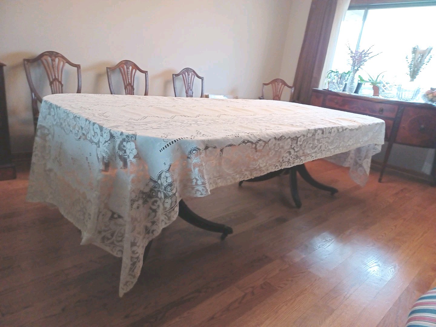 Exquisite Vtg. White Cutwork/Needle Lace Venetian Style Tablecloth 63x138