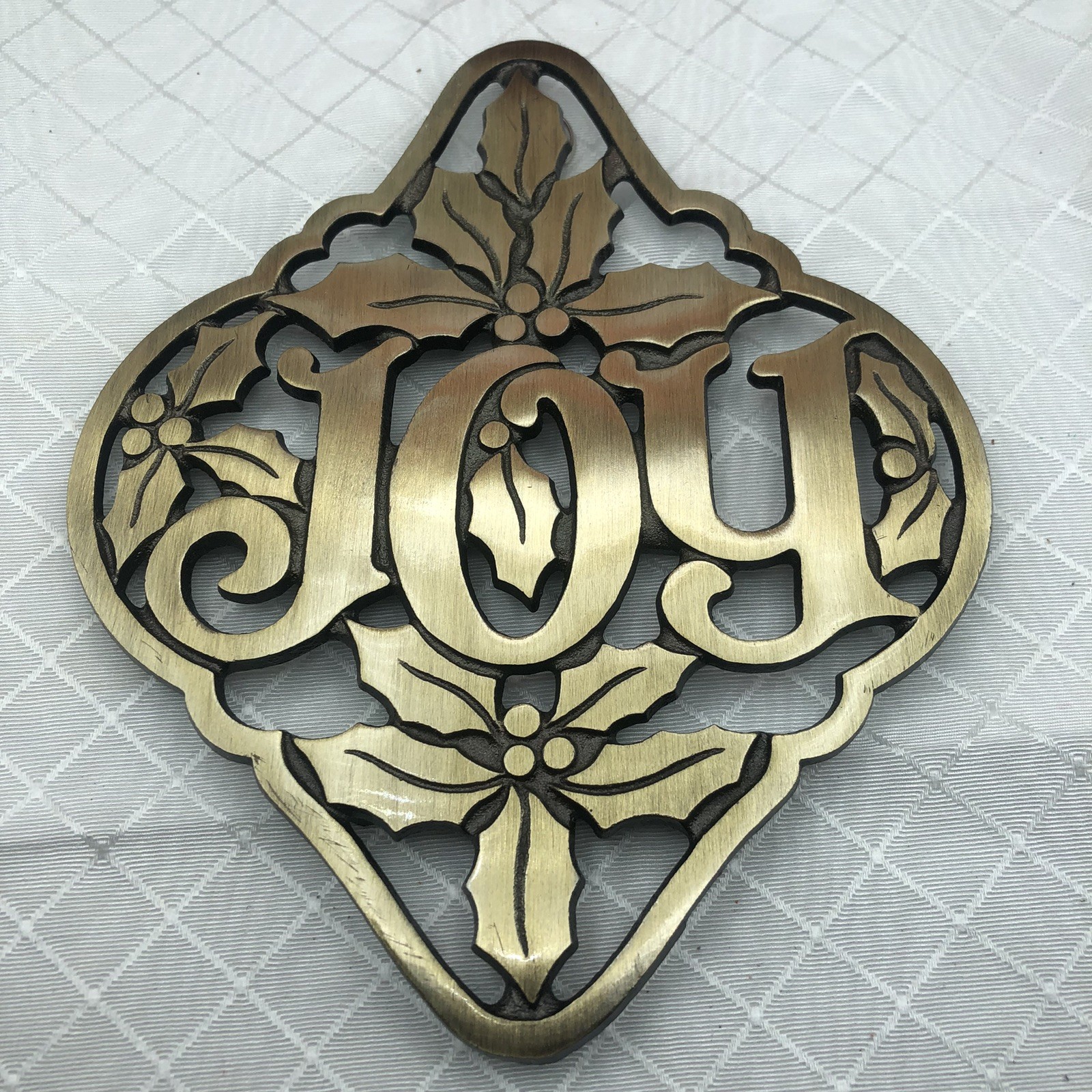 🎄 “Vintage Metal JOY Sign – Holly Berry Cutout – Christmas Trivet or Wall Décor 🎄 “Vintage Metal JOY Sign – Holly Berry Cutout – Christmas Trivet or Wall Décor