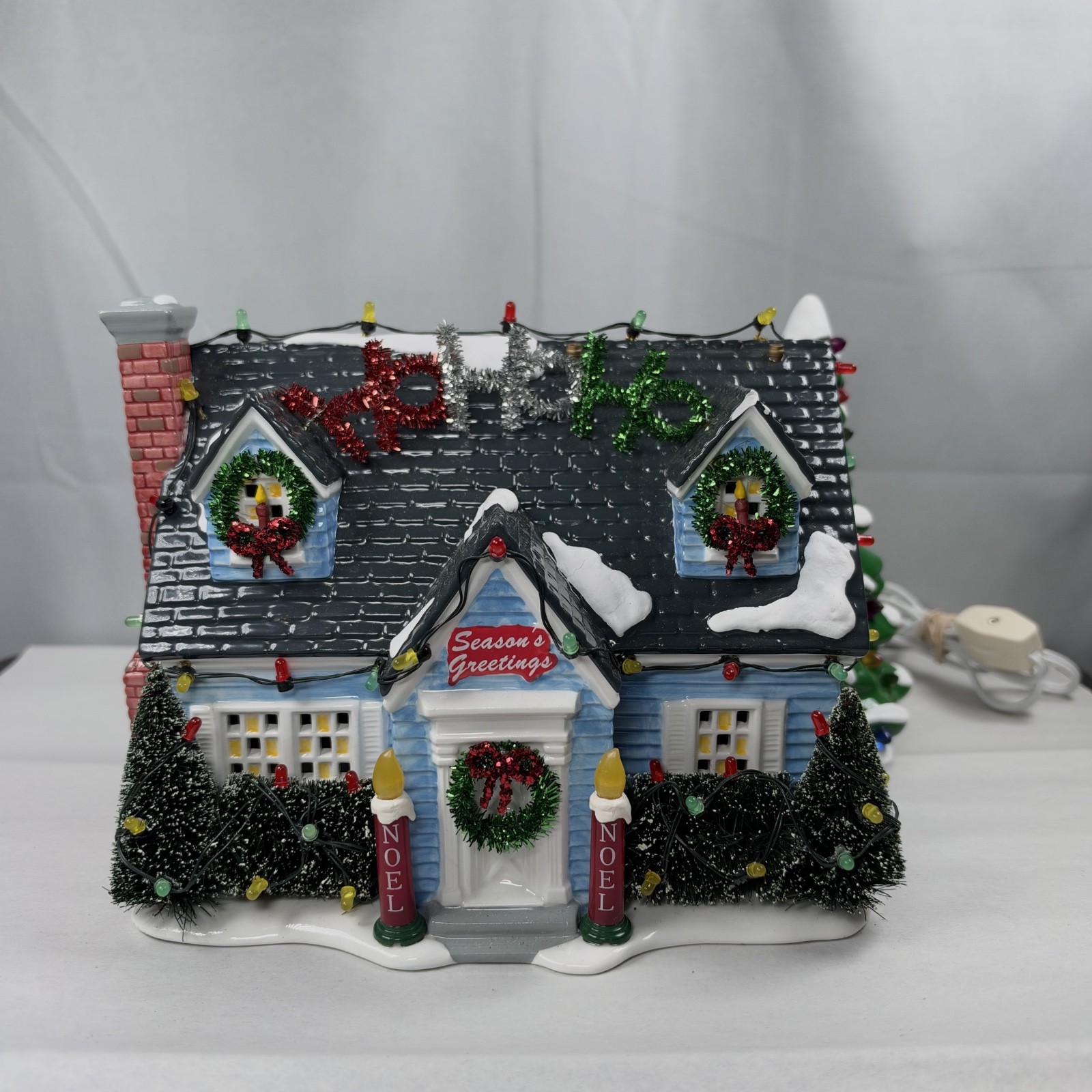 Department 56 Snow Village The Holiday House 2000 Illuminated #55048 / Tested