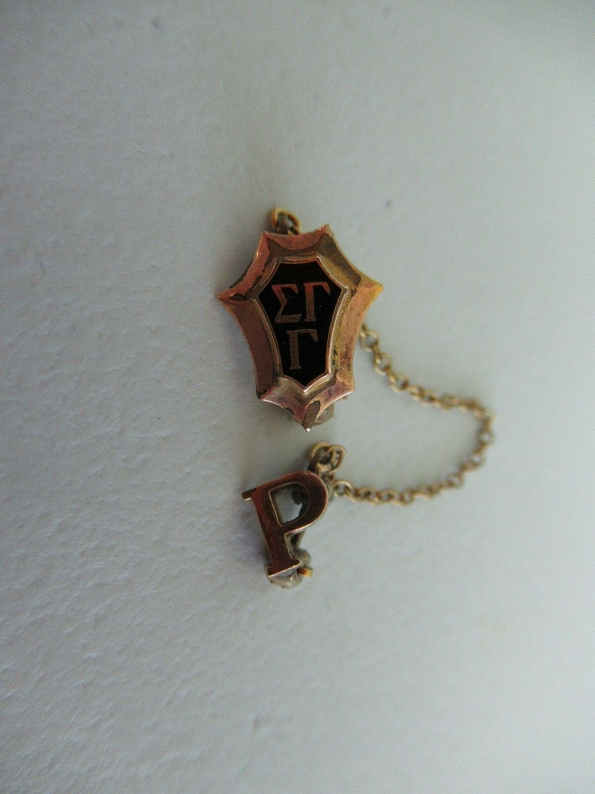 USA FRATERNITY PIN SIGMA GAMMA GAMMA. GOLD FILLED. 942