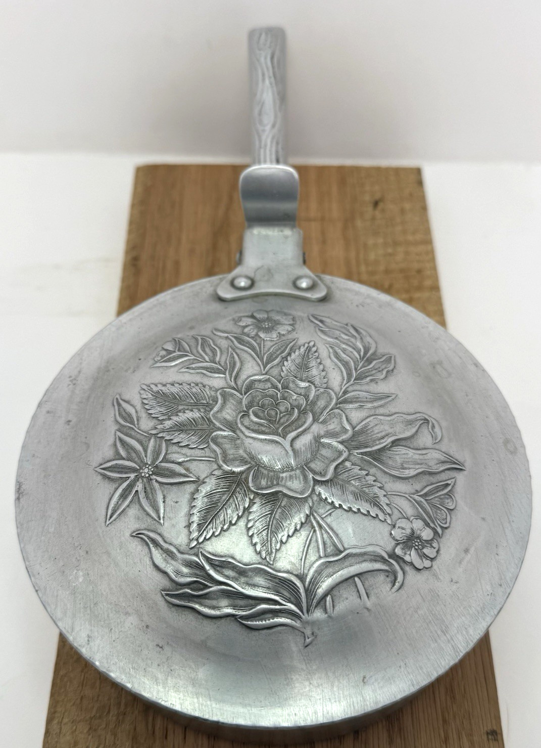 Vintage Everlast Hand Forged Metal Silent Butler For Ashtrays Or Crumb Cleanup Vintage Everlast Hand Forged Metal Silent Butler For Ashtrays Or Crumb Cleanup