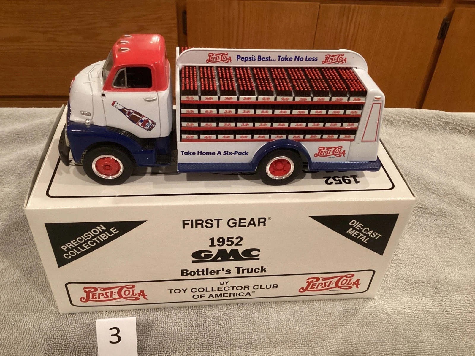 First Gear Pepsi 1952 GMC Bottle Truck in box  NIB