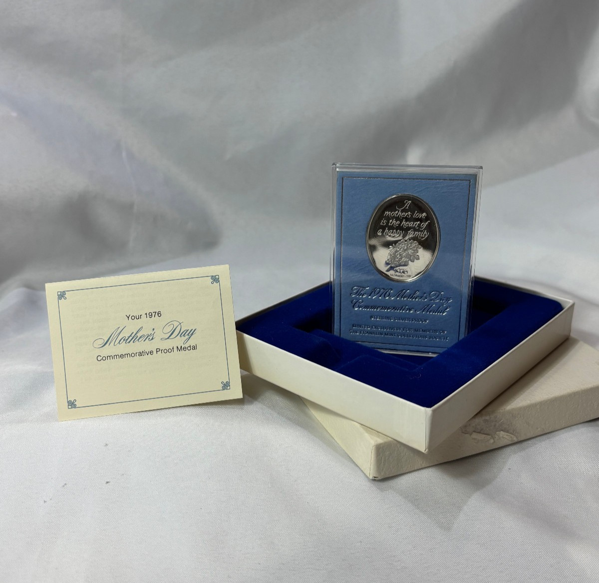 1976 Franklin Mint Sterling Silver Proof MOTHER'S DAY Medal No Stand 1976 Franklin Mint Sterling Silver Proof MOTHER'S DAY Medal No Stand
