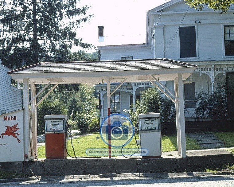 BRADLEY'S MOBIL GAS STATION MAIN STREET FRANKLIN NEW YORK 1976 8X10 PHOTO